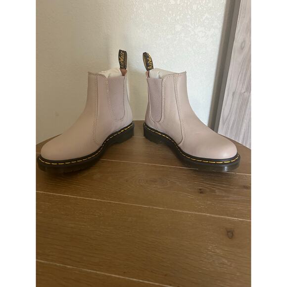 NEW Dr. Martens Women Virgina chelsea ankle boots vintage taupe 8 - Picture 5 of 8